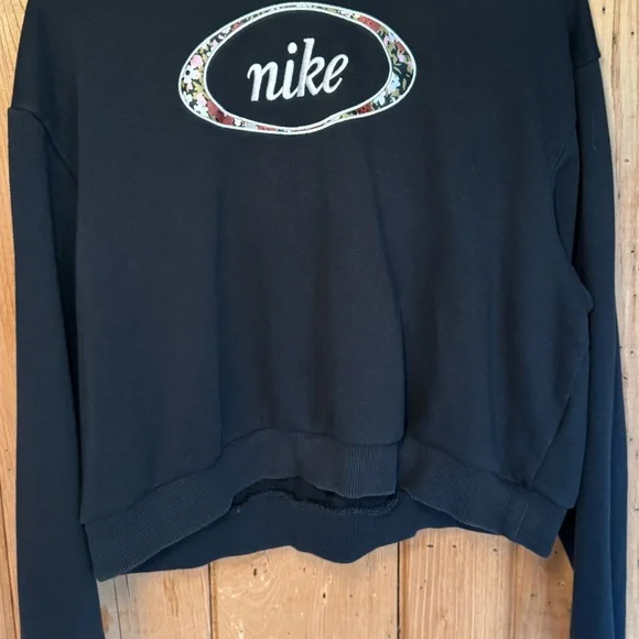 Nike Women’s Black Floral Crop Hoodie Sweatshirt Pullover Medium - Picture 2 of 8